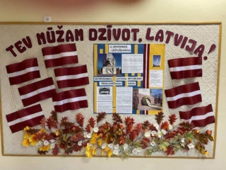 01 Skaistus valsts svētkus, godinot Latviju!