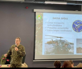 02 Skaistus valsts svētkus, godinot Latviju!