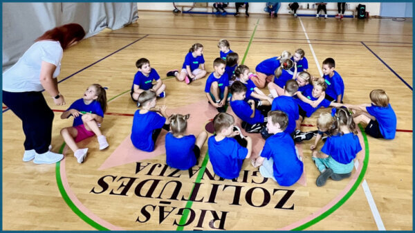 1. klašu Sporta svētki Zolitūdes ģimnāzijā - prieks, kustība un kopā būšana