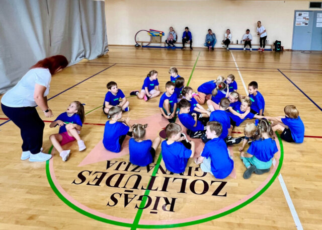 1. klašu Sporta svētki Zolitūdes ģimnāzijā - prieks, kustība un kopā būšana