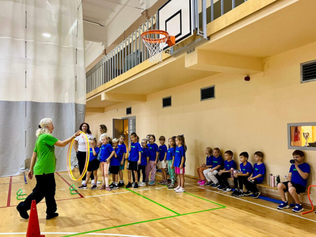 1. klašu Sporta svētki Zolitūdes ģimnāzijā - prieks, kustība un kopā būšana
