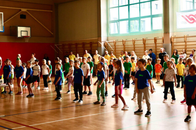 1. klašu Sporta svētki Zolitūdes ģimnāzijā - prieks, kustība un kopā būšana