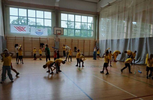 1. klašu Sporta svētki Zolitūdes ģimnāzijā - prieks, kustība un kopā būšana