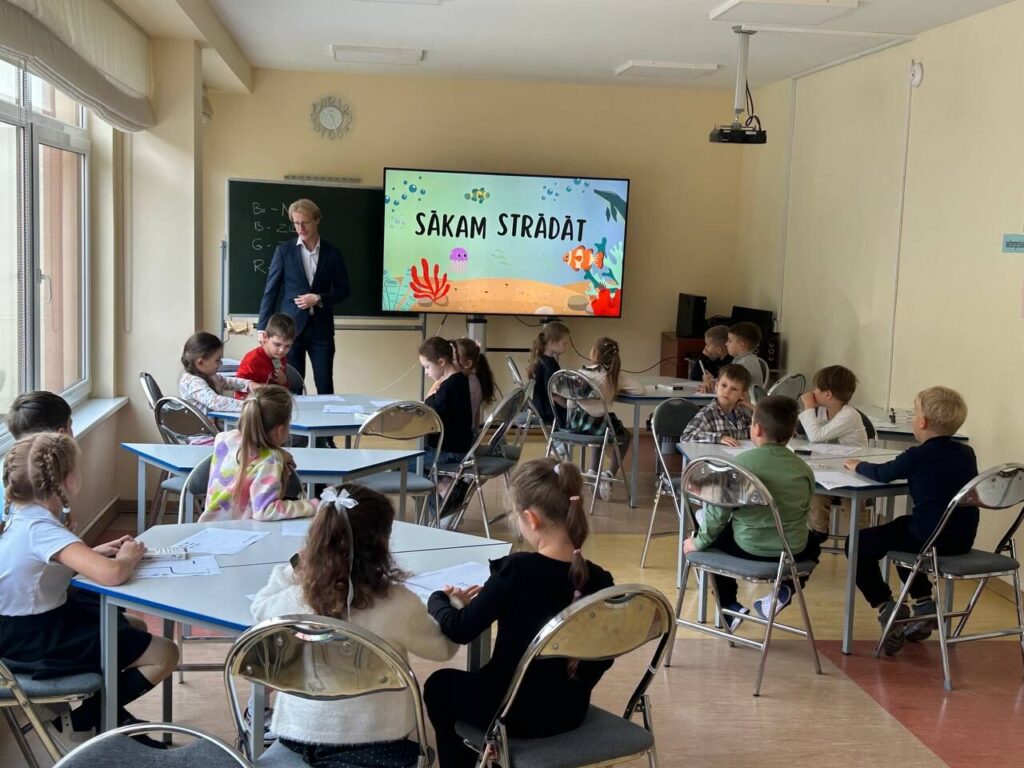 STEM mans pirmais robots