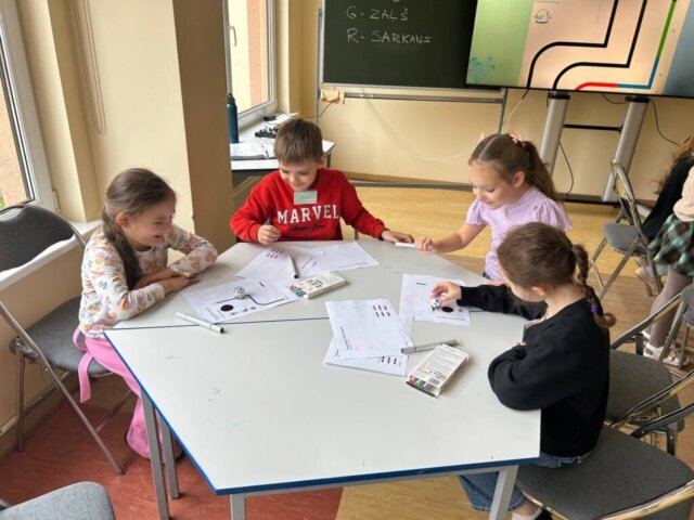 1_a_klase (6) STEM nodarbība "Mans pirmais robots"