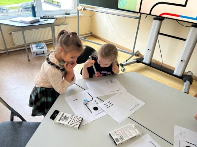 1_a_klase (8) STEM nodarbība "Mans pirmais robots"