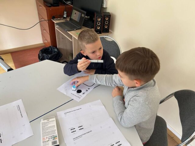 1_a_klase (9) STEM nodarbība "Mans pirmais robots"