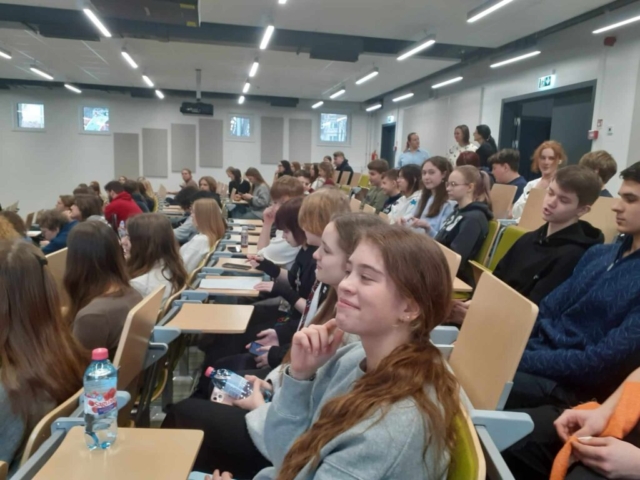 2025. gada 10. februāra tikšanās ar Rīgas Ekonomikas augstskolas (Stockholm School of Economics in Riga) rektoru un Rīgas Zolitūdes ģimnāzijas absolventu