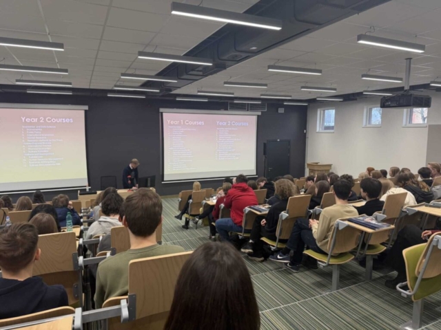 2025. gada 10. februāra tikšanās ar Rīgas Ekonomikas augstskolas (Stockholm School of Economics in Riga) rektoru un Rīgas Zolitūdes ģimnāzijas absolventu