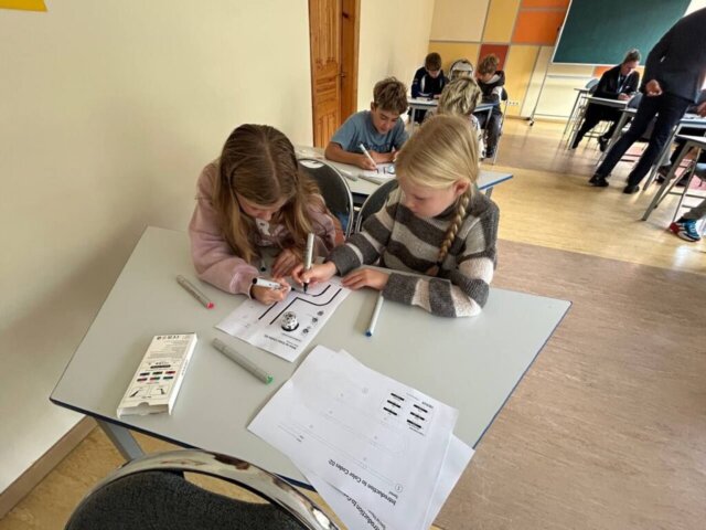 4_c-klase (10) Okeāna glābēju misija – ceturtklasnieki iepazīst programmēšanas pasauli!
