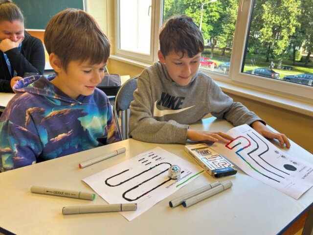 4_c-klase (17) Okeāna glābēju misija – ceturtklasnieki iepazīst programmēšanas pasauli!