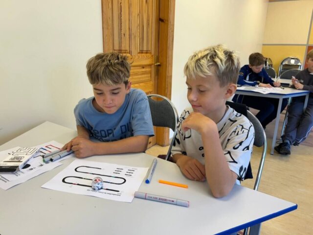 4_c-klase (18) Okeāna glābēju misija – ceturtklasnieki iepazīst programmēšanas pasauli!