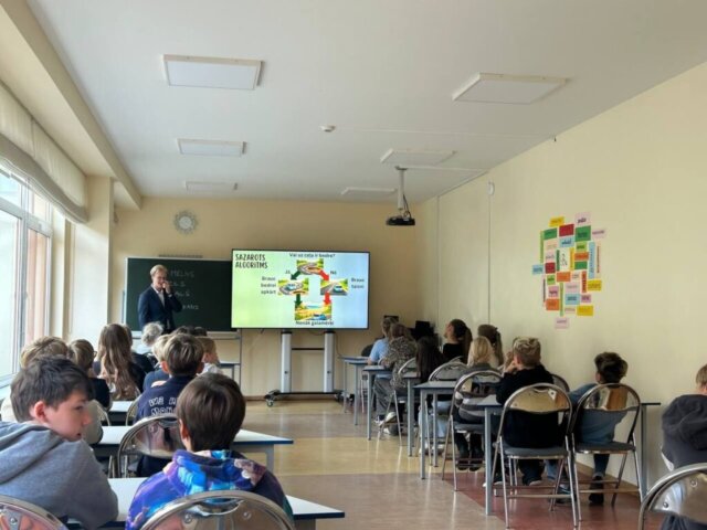 4_c-klase (2) Okeāna glābēju misija – ceturtklasnieki iepazīst programmēšanas pasauli!