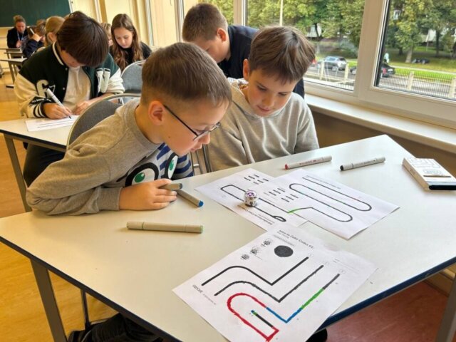 4_c-klase (33) Okeāna glābēju misija – ceturtklasnieki iepazīst programmēšanas pasauli!