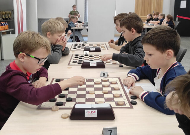Dambretes klubs Rīgas Zolitūdes ģimnāzijā - vieta, kur aug čempioni