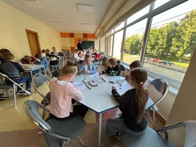 Labirinta_izaicnajums_2e (4) STEM nodarbībā “Labirinta izaicinājums” otrklasnieki iepazīst algoritmu pasauli