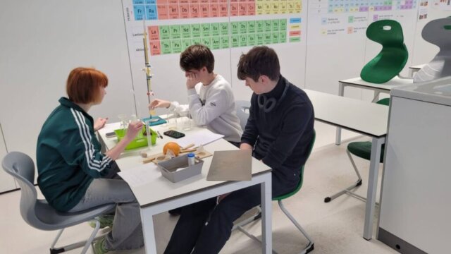 STEM_02 Ķīmijas un matemātikas laboratorija kā telpa zinātkārajiem prātiem