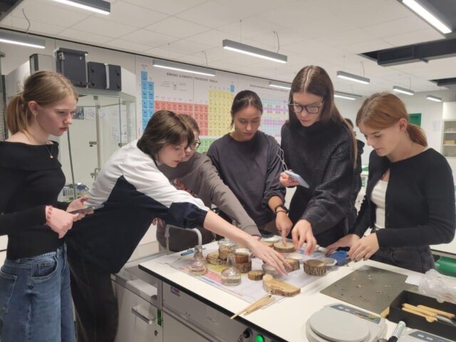 STEM_06 Ķīmijas un matemātikas laboratorija kā telpa zinātkārajiem prātiem