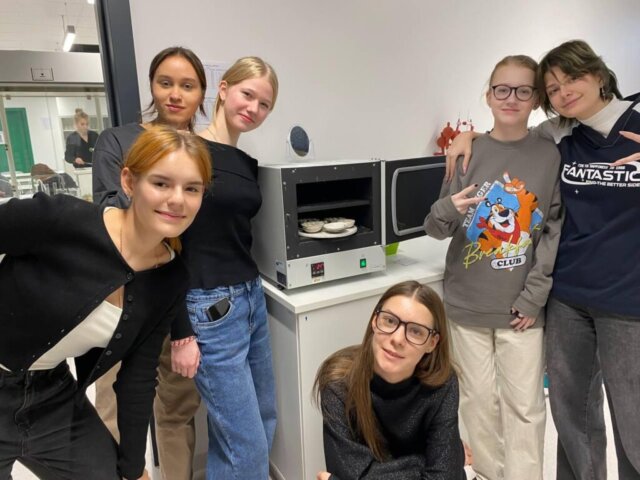STEM_08 Ķīmijas un matemātikas laboratorija kā telpa zinātkārajiem prātiem