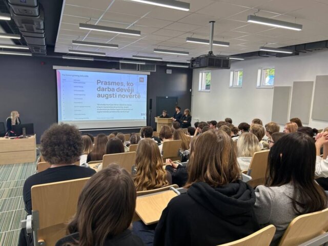 Soli tuvāk nākotnes profesijai – vidusskolēni iepazīst studiju iespējas TSI