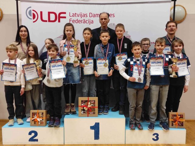 Latvijas jauniešu komandu čempionāts 64 lauciņu dambretē
