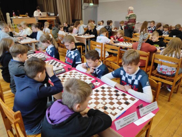 Latvijas jauniešu komandu čempionāts 64 lauciņu dambretē