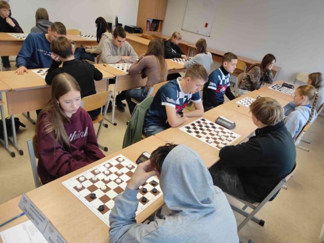 Latvijas jauniešu komandu čempionāts 64 lauciņu dambretē