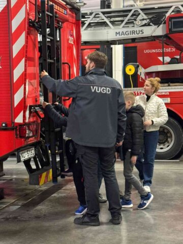 VUGD_eks_07 Mācību ekskursija uz Valsts ugunsdzēsības un glābšanas dienestu