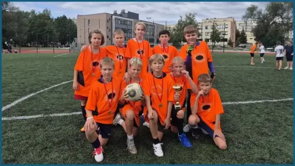 Mūsu skolas futbola komanda izcīna 1. vietu rajona finālā 3 Mūsu skolas futbola komanda izcīna 1. vietu rajona finālā