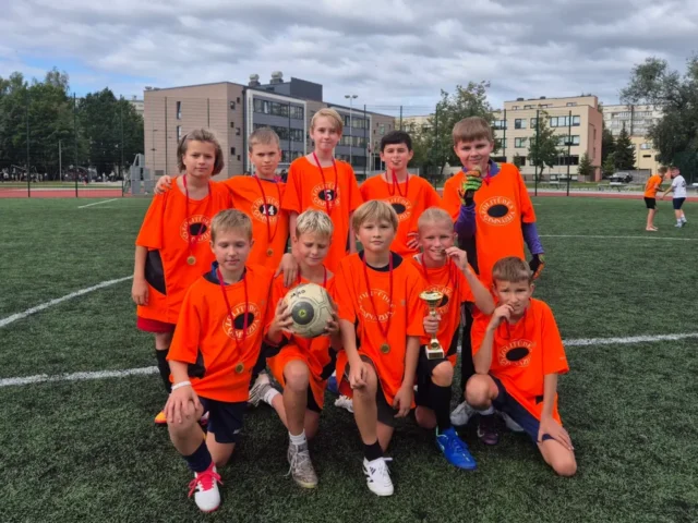 musu-skolas-futbola-komanda-izcina-1-vietu-rajona-finala-01 Mūsu skolas futbola komanda izcīna 1. vietu rajona finālā