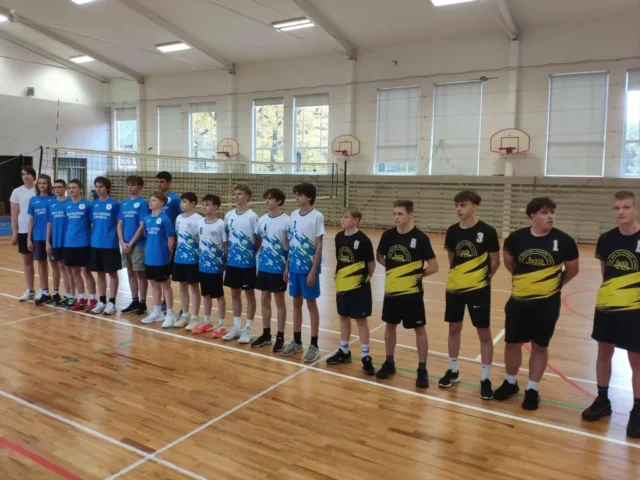 Volejbola komanda atnes skolai sudrabu Volejbola komanda atnes skolai sudrabu