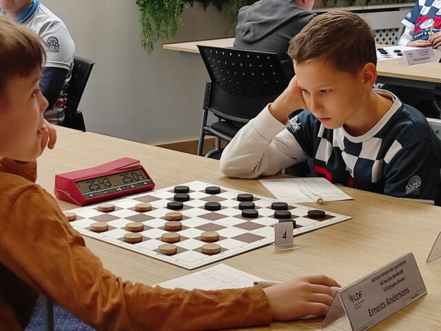 zelts-un-sudrabs-latvijas-cempionata-64-laucinu-dambrete-01 Zelts un sudrabs Latvijas čempionātā 64 lauciņu dambretē