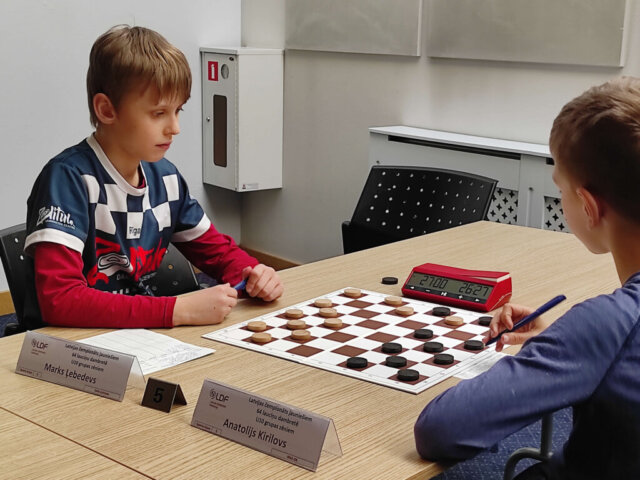 zelts-un-sudrabs-latvijas-cempionata-64-laucinu-dambrete-06 Zelts un sudrabs Latvijas čempionātā 64 lauciņu dambretē