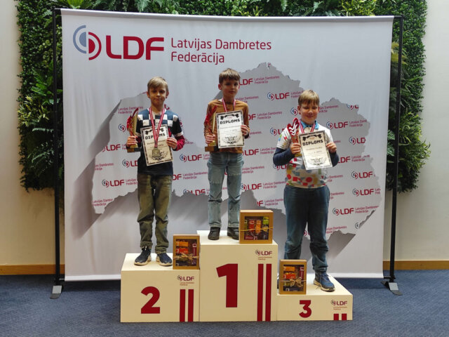 zelts-un-sudrabs-latvijas-cempionata-64-laucinu-dambrete-07 Zelts un sudrabs Latvijas čempionātā 64 lauciņu dambretē