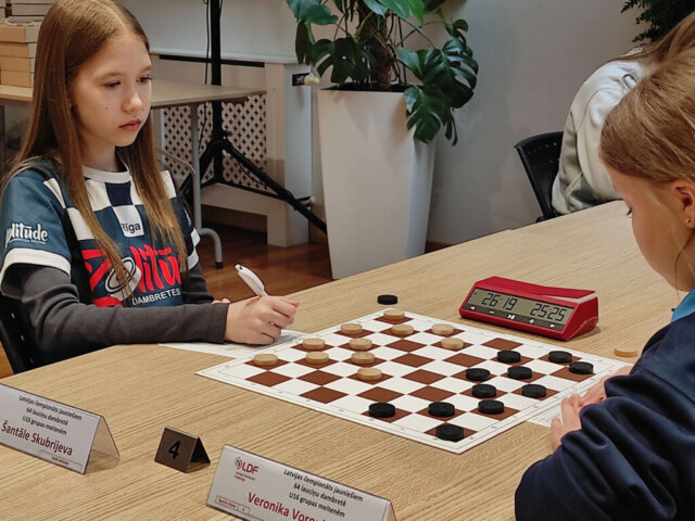 zelts-un-sudrabs-latvijas-cempionata-64-laucinu-dambrete-09 Zelts un sudrabs Latvijas čempionātā 64 lauciņu dambretē