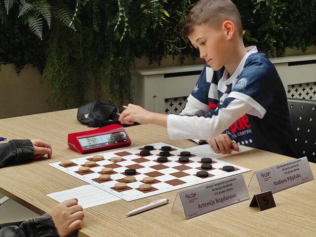 zelts-un-sudrabs-latvijas-cempionata-64-laucinu-dambrete-10 Zelts un sudrabs Latvijas čempionātā 64 lauciņu dambretē